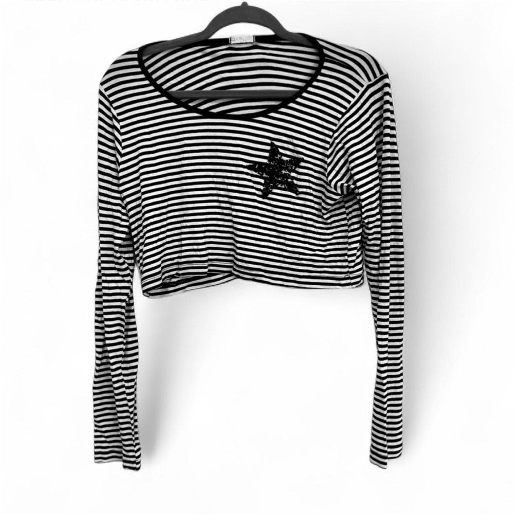 BLACK AND WHITE STRIPE LONG SLEEVE CROP TOP WITH SEQUIN STAR DETAIL SIZE MEDIUM